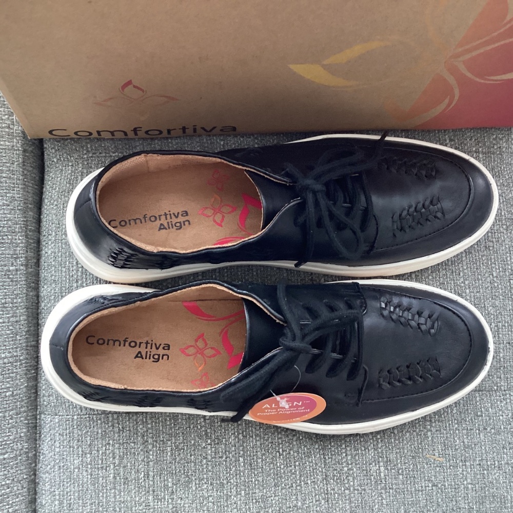 Comfortiva Thayer Apron Toe Sneaker (Women) 8.5M - Picture 11 of 12
